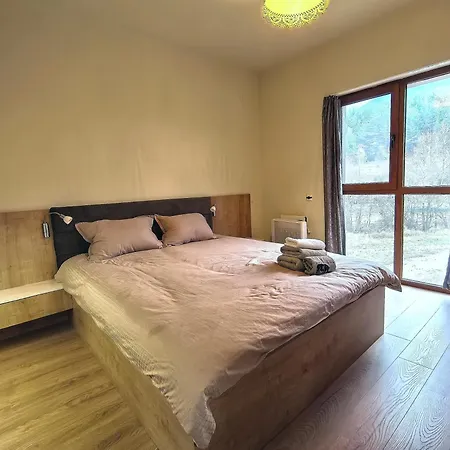 Woodsy Views 1 Bedroom * בנסקו