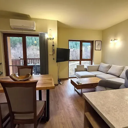 Woodsy Views 1 Bedroom